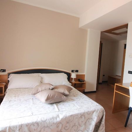 סולאזנו Hotel Ristorante Sensole מראה חיצוני תמונה